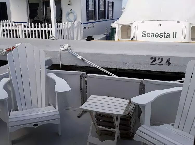 Hotelli Mangrove Marina And Resort Aqualodge Houseboats