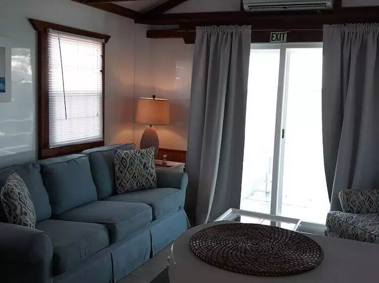 Hotelli Mangrove Marina And Resort Aqualodge Houseboats