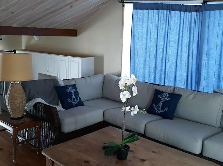 Hotelli Mangrove Marina And Resort Aqualodge Houseboats