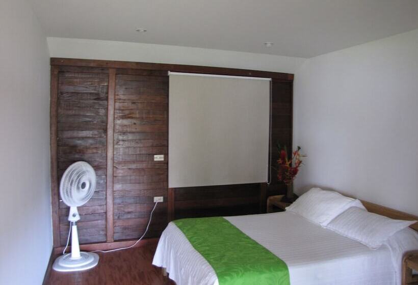 Hotel Playa De Oro Lodge