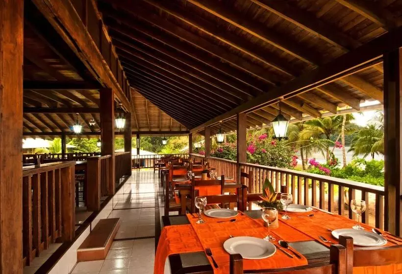 ホテル Playa De Oro Lodge