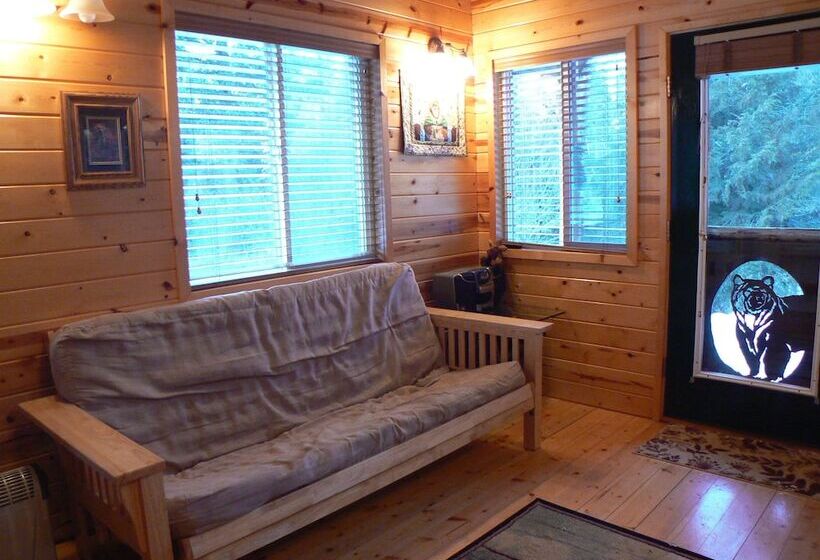 هتل Smoky Bear Ranch Bed & Breakfast & Cabins