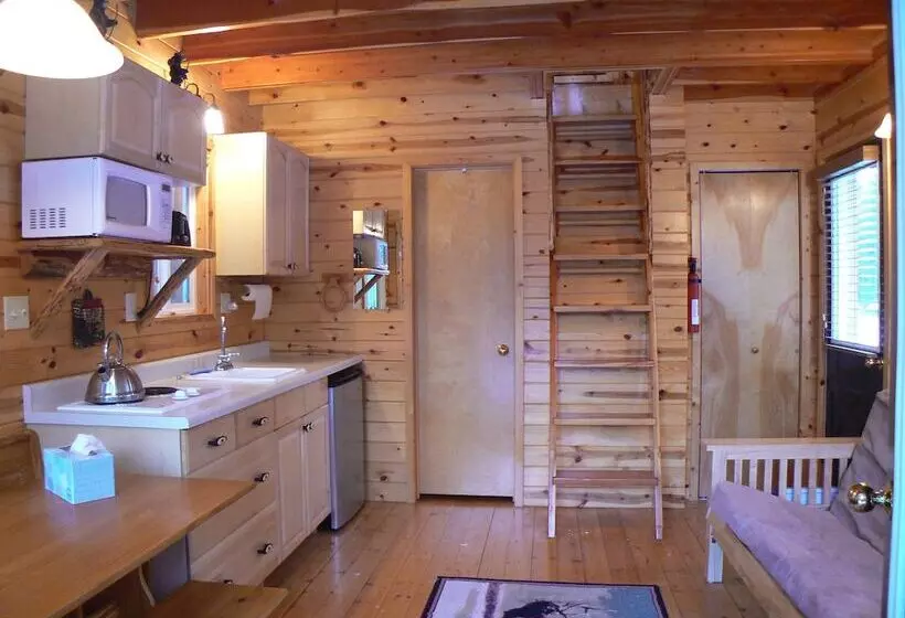 Hotelli Smoky Bear Ranch Bed & Breakfast & Cabins