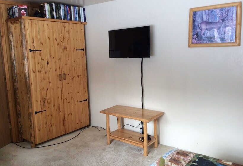 هتل Smoky Bear Ranch Bed & Breakfast & Cabins