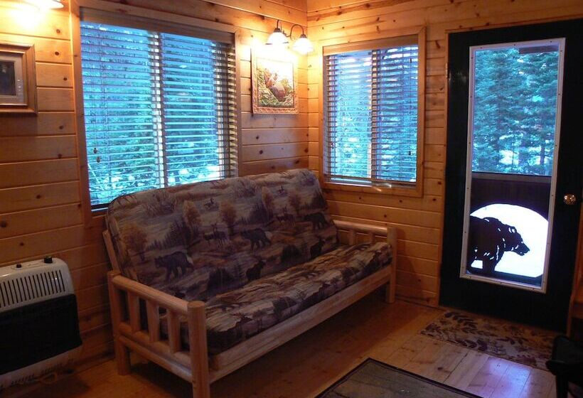 هتل Smoky Bear Ranch Bed & Breakfast & Cabins