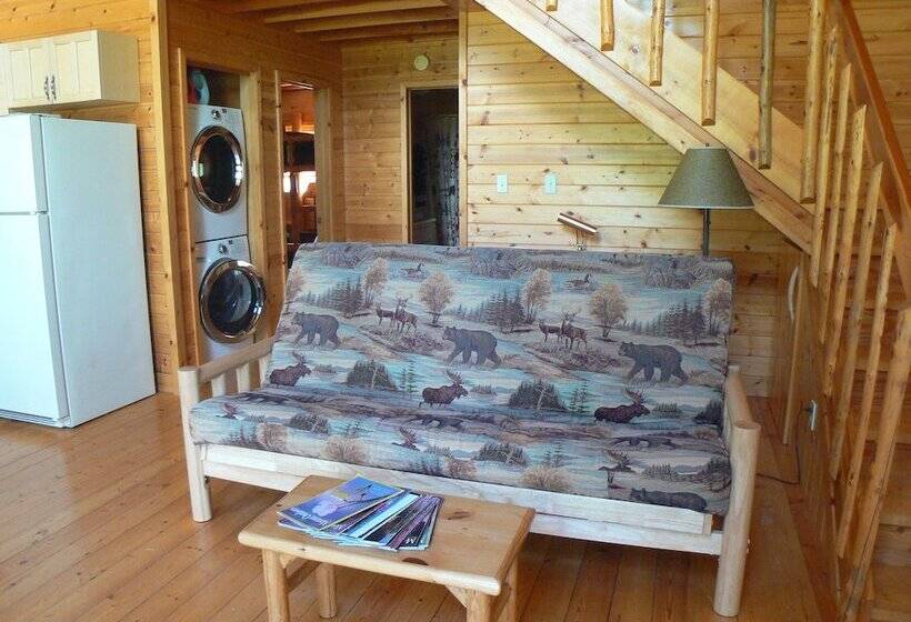 هتل Smoky Bear Ranch Bed & Breakfast & Cabins