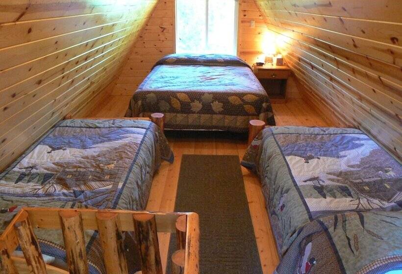 هتل Smoky Bear Ranch Bed & Breakfast & Cabins