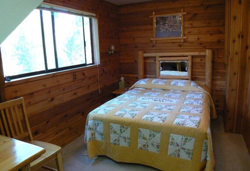 هتل Smoky Bear Ranch Bed & Breakfast & Cabins