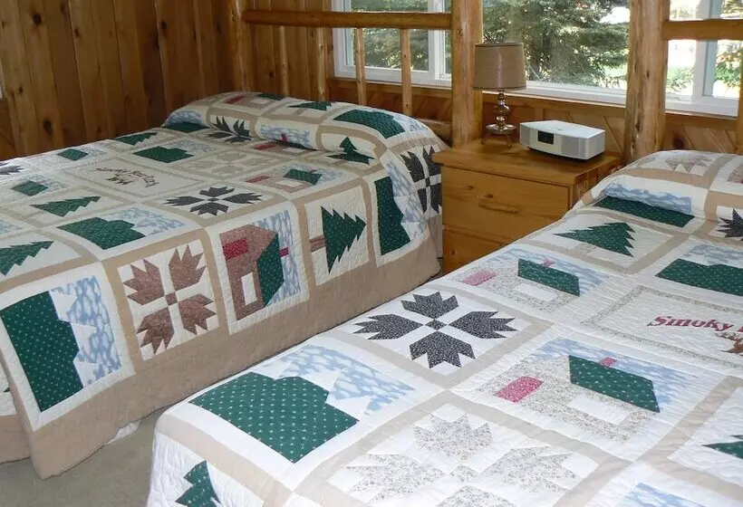 Hotelli Smoky Bear Ranch Bed & Breakfast & Cabins