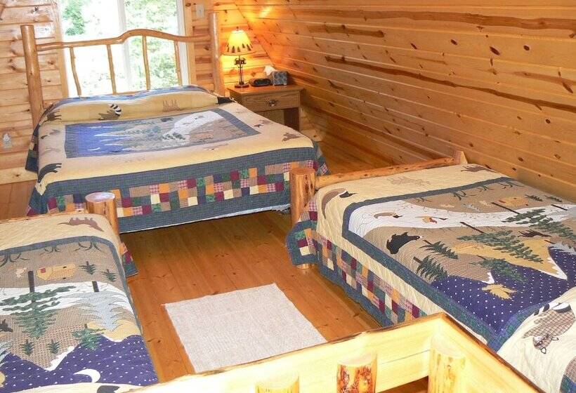 هتل Smoky Bear Ranch Bed & Breakfast & Cabins