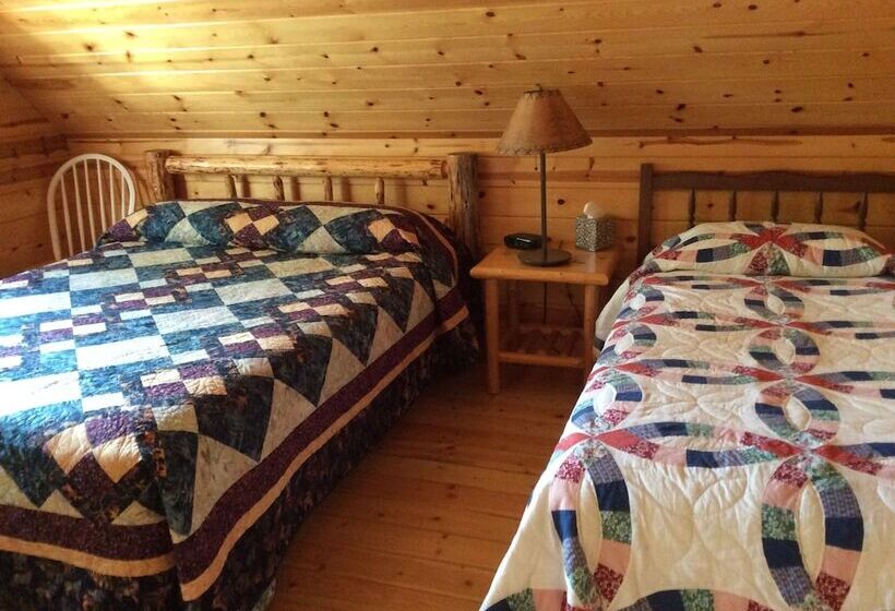 هتل Smoky Bear Ranch Bed & Breakfast & Cabins