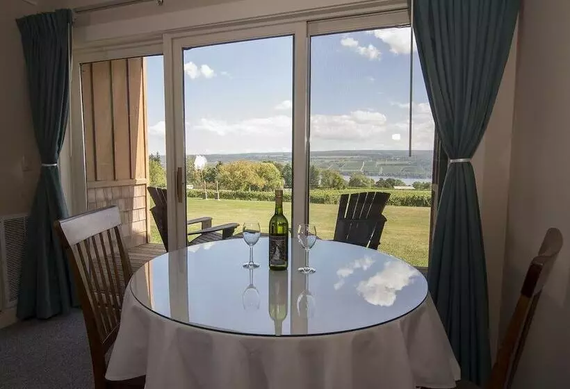 ホテル The Inn At Glenora Wine Cellars