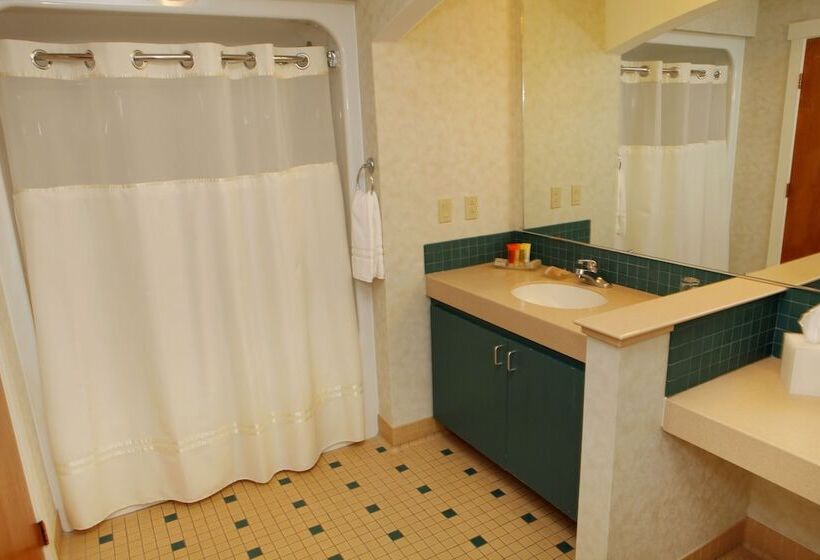 בית מלון כפרי The Inn At Glenora Wine Cellars