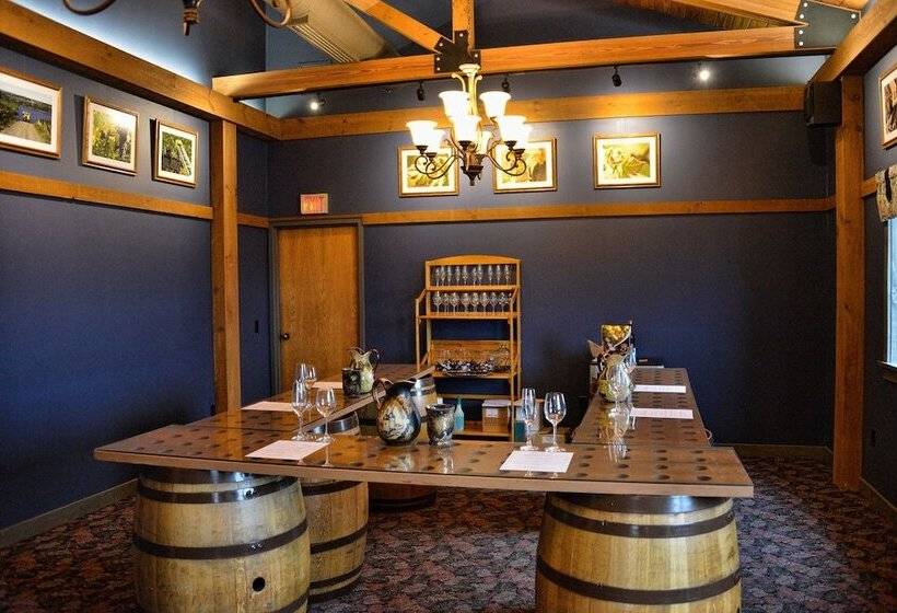 בית מלון כפרי The Inn At Glenora Wine Cellars
