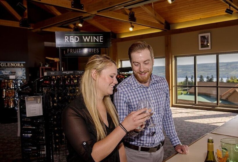בית מלון כפרי The Inn At Glenora Wine Cellars