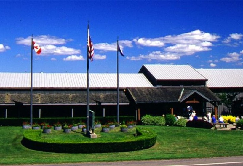 בית מלון כפרי The Inn At Glenora Wine Cellars