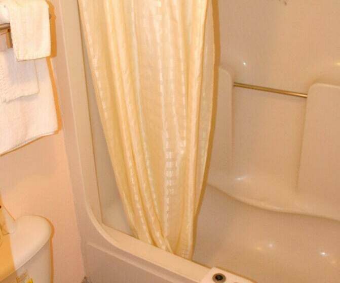 فندق على الطريق Coconut Grove Motor Inn