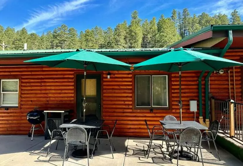 モーテル Whitetail Creek Resort