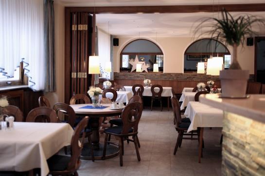 ホテル Gasthaus Zur Krone