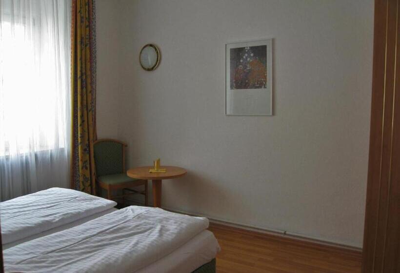 ホテル Möve Garni