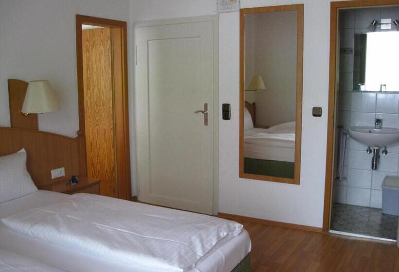 ホテル Möve Garni