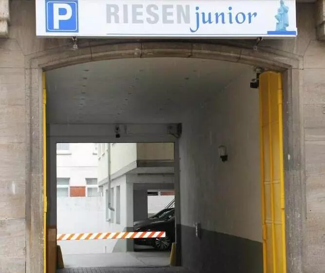هتل Riesenjunior Hanau By Trip Inn