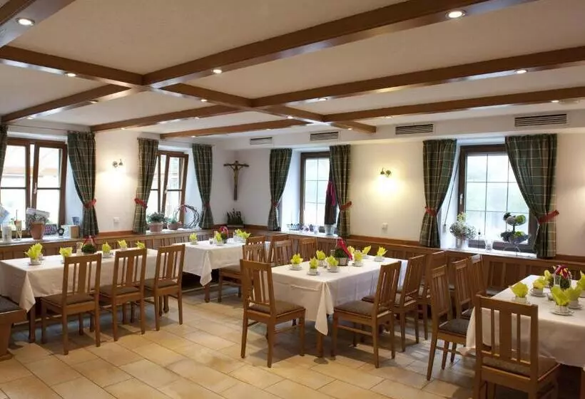 Пансион Forstnerwirt Hotel | Stubn | Biergarten