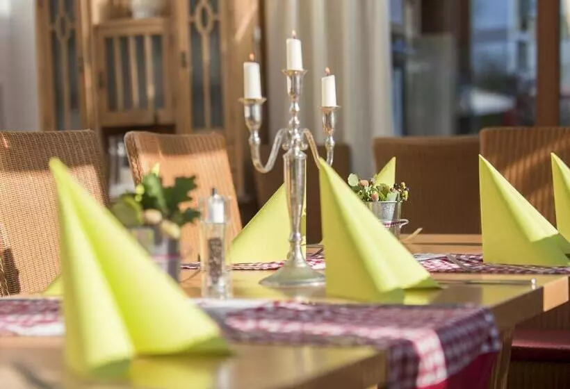 Пансион Forstnerwirt Hotel | Stubn | Biergarten