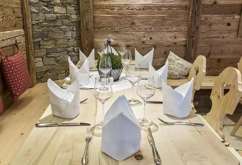 Пансион Forstnerwirt Hotel | Stubn | Biergarten