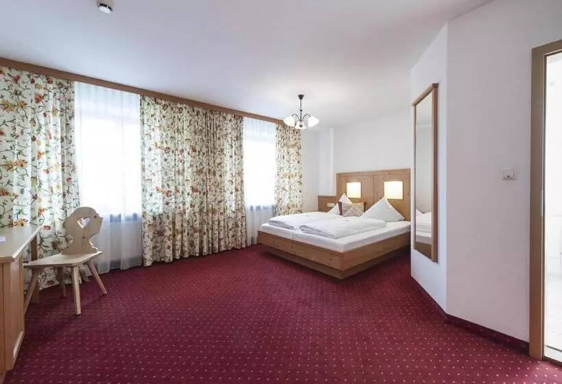 Пансион Forstnerwirt Hotel | Stubn | Biergarten