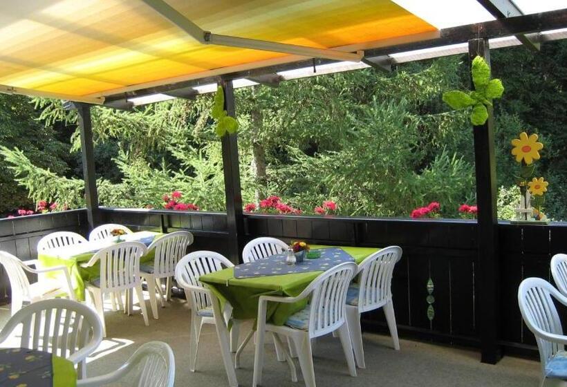 Aamiaismajoitus (B&B) Landhaus Am Forst