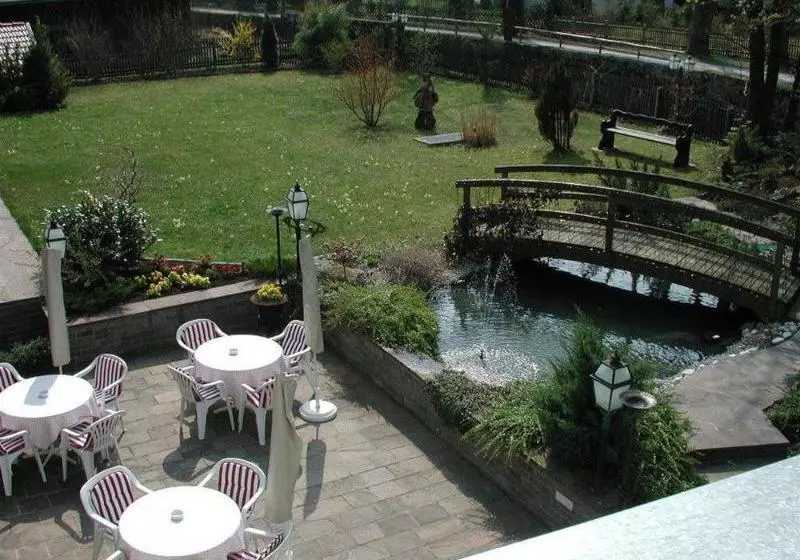 Отель Edelweiss Garni