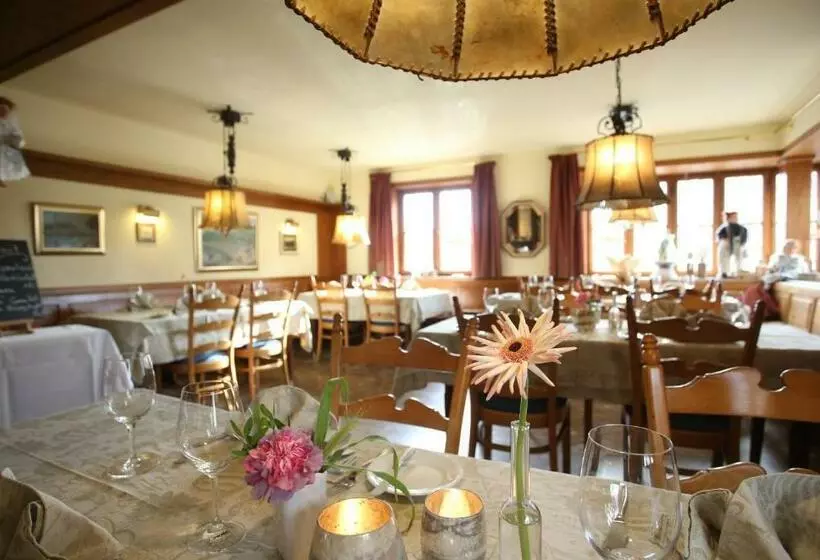 ホテル Gasthaus Zur Krone