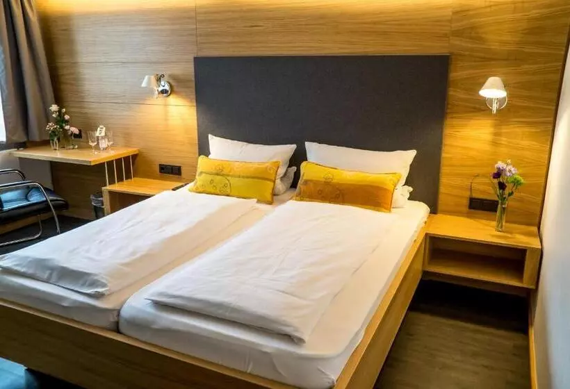 ホテル Gasthaus Zur Krone