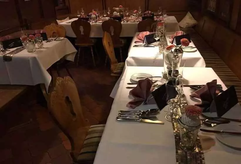 ホテル Gasthaus Zur Krone