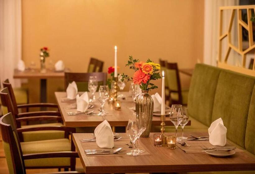 Отель Schloss Döttingen