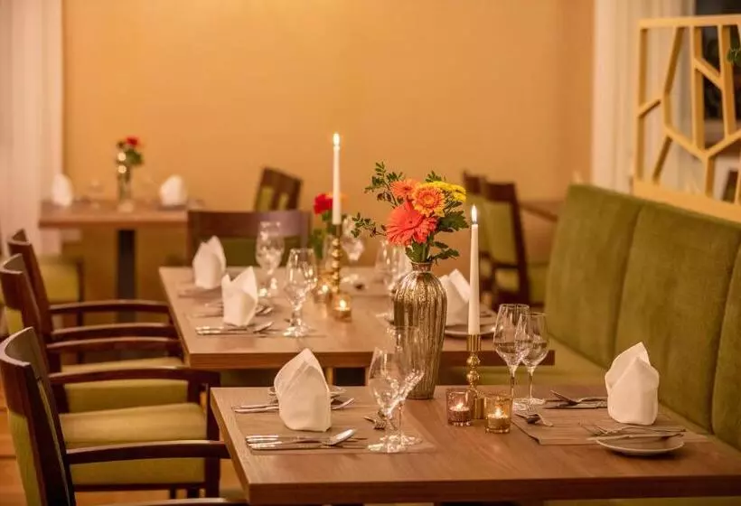 Отель Schloss Döttingen