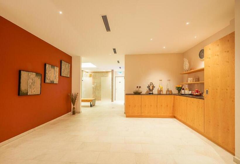 Отель Schloss Döttingen