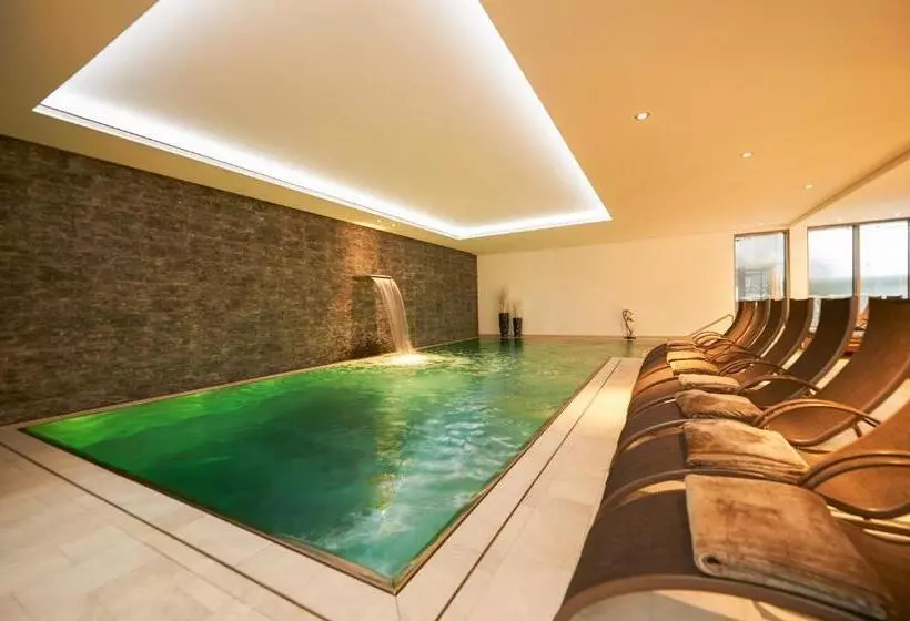 Отель Schloss Döttingen