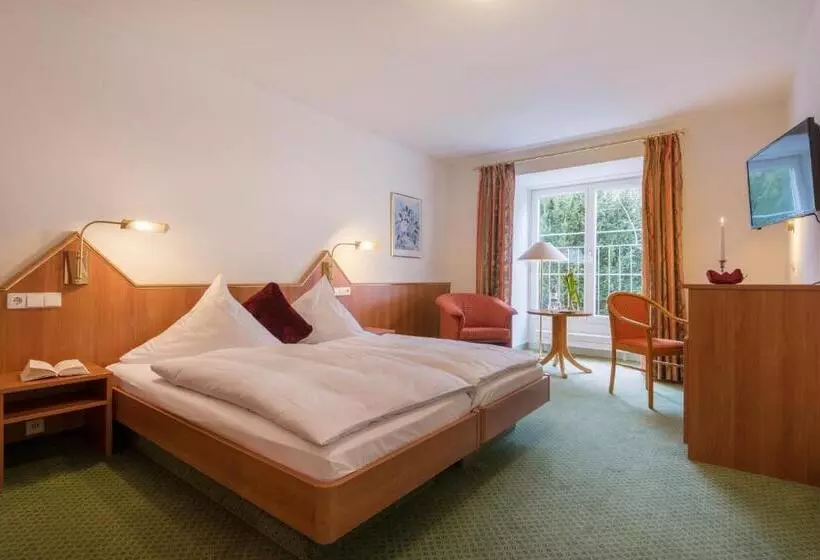 Отель Schloss Döttingen