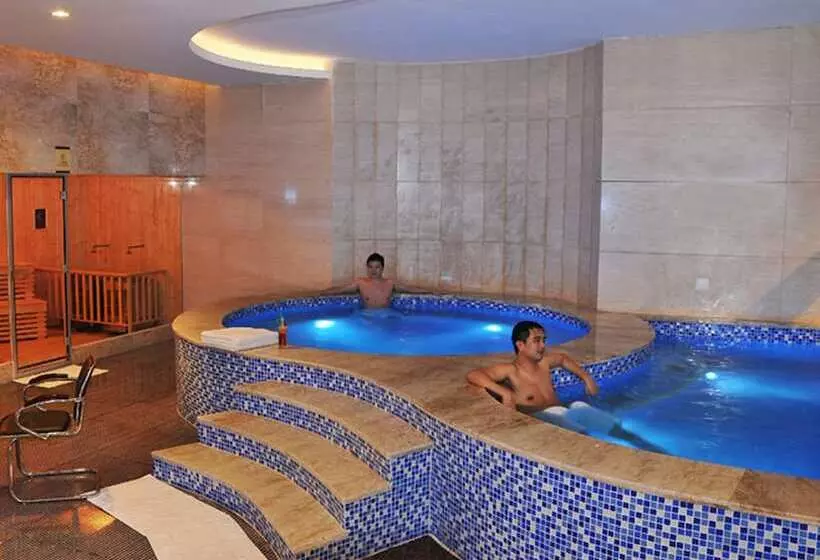 בית מלון כפרי Century Palace