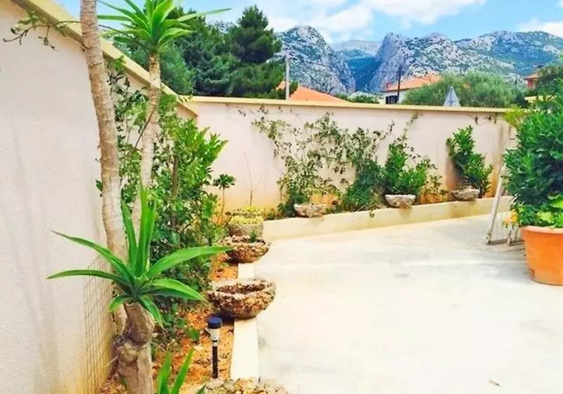 ホテル Apartments Bucic