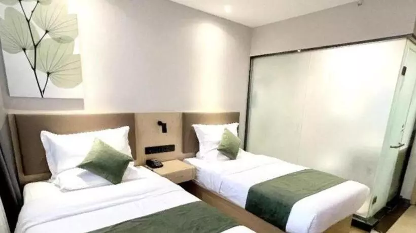 Hotelli Green Tree Inn Xinjiang Uygur Autonomous Region Korla Bazhou Bus Terminal Beishan Road Express