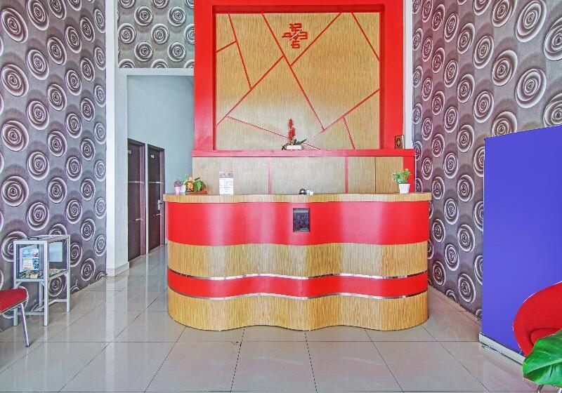 فندق Oyo 90419 Azzahra Homestay Syariah