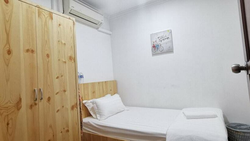 فندق Oyo Home 90372 Greybirds Hostel