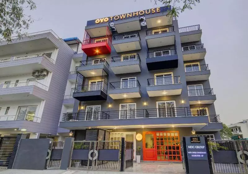 Hotelli Townhouse Golf Course Road