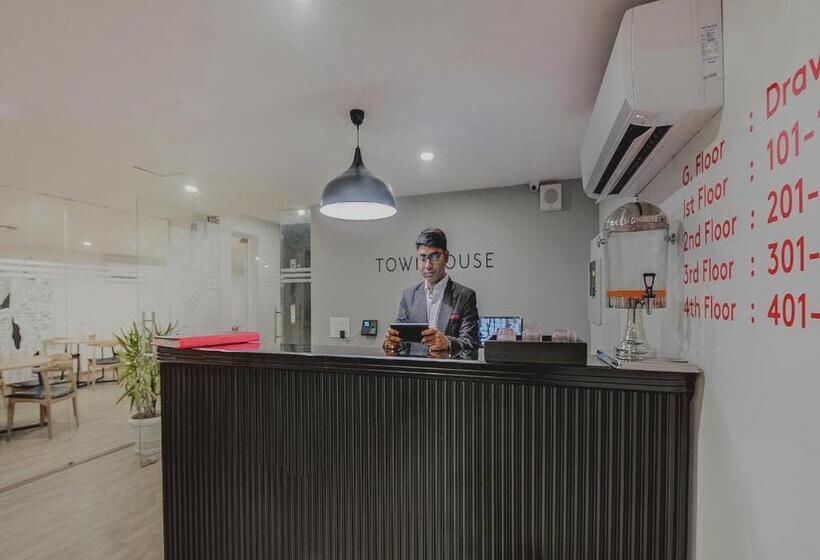 فندق Townhouse Golf Course Road