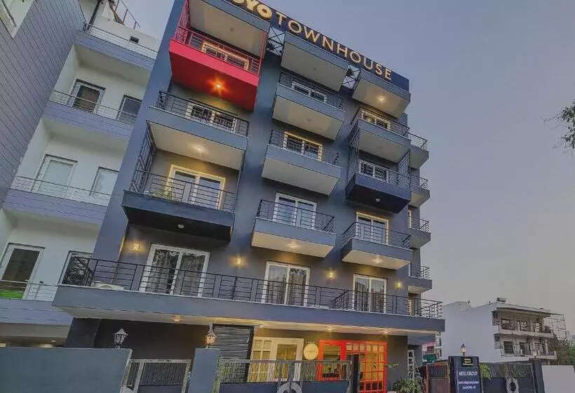 Hotelli Townhouse Golf Course Road