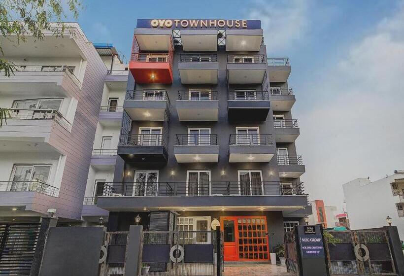 فندق Townhouse Golf Course Road