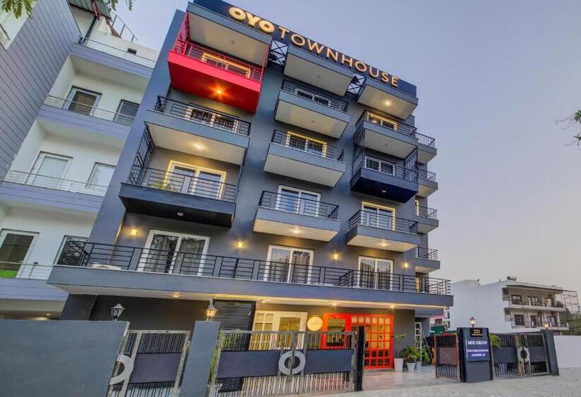 فندق Townhouse Golf Course Road